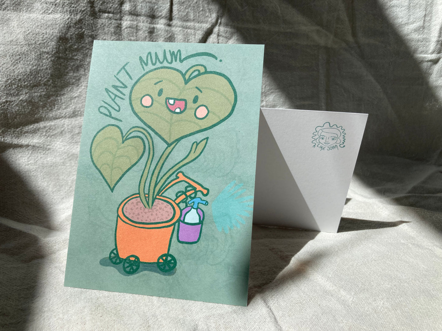 Postkarte mit Pflanze im Kinderwagen